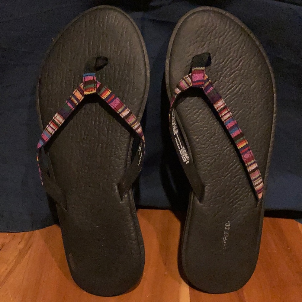 Very cute and comfortable stripes sandals!